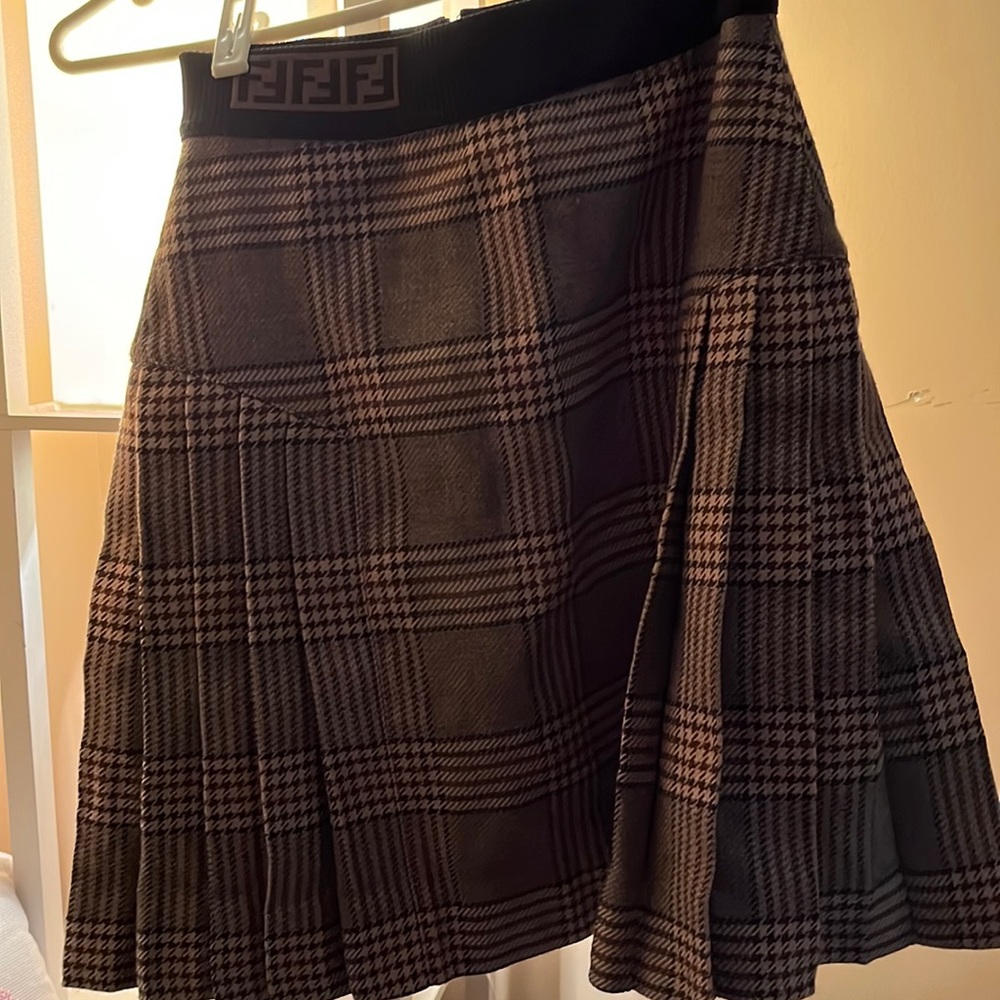 Fendi skirt size 38 brand new condition